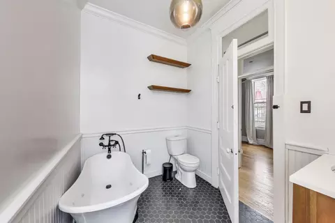 Bath - 72 Elm St #5, Chicago, IL 60611 photo 3 of 3