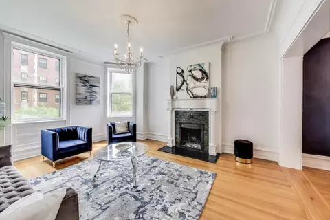 Living - 72 Elm St #5, Chicago, IL 60611 photo 2 of 5