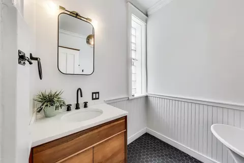 Bath - 72 Elm St #5, Chicago, IL 60611 photo 2 of 3