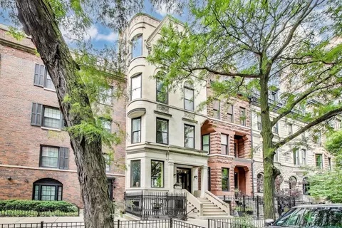72 Elm St #5, Chicago, IL 60611