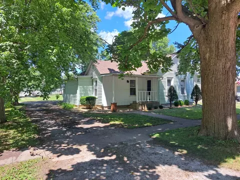 Exterior - 112 W 6th St, Gridley, IL 61744 photo 2 of 5
