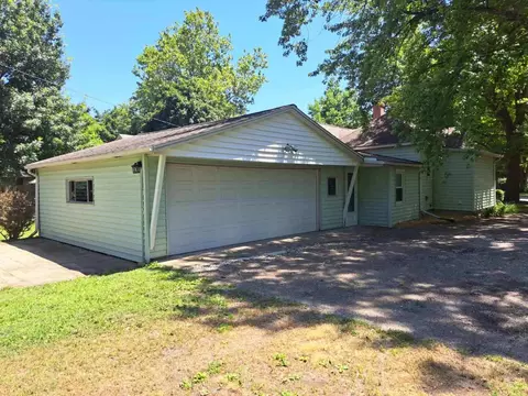 Exterior - 112 W 6th St, Gridley, IL 61744 photo 4 of 5