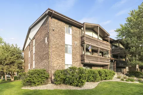 14001 James Dr #704, Crestwood, IL 60418