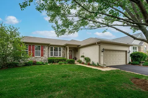 632 Tuscan View Dr, Elgin, IL 60124