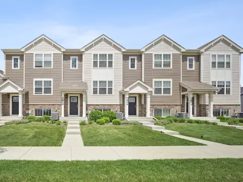 3808 Honeysuckle Ln, Elgin, IL 60124