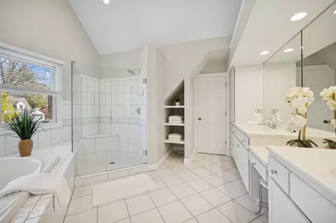 Bath - 630 Juniper Rd, Glenview, IL 60025 photo 1 of 4