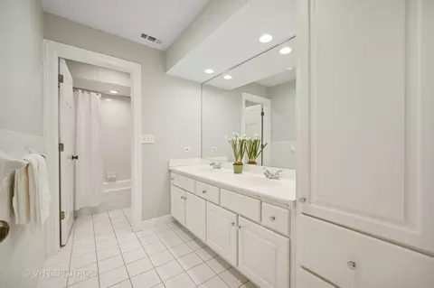 Bath - 630 Juniper Rd, Glenview, IL 60025 photo 4 of 4