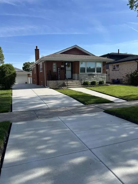 4628 W 107th St, Oak Lawn, IL 60453