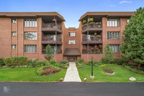 125 Boardwalk Pl #101, Park Ridge, IL 60068