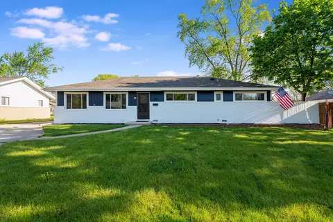 180 Kingman Ln, Hoffman Estates, IL 60169
