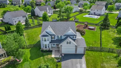 3527 Ridge Cir, Carpentersville, IL 60110