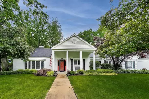28 Oxford Dr, Lincolnshire, IL 60069