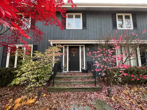 27 W761 Washington Ave, Winfield, IL 60190