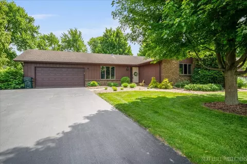 38 W277 Monterey Dr, Batavia, IL 60510