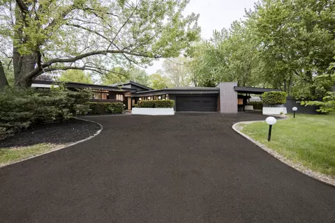 221 N Dale Ave, Mount Prospect, IL 60056