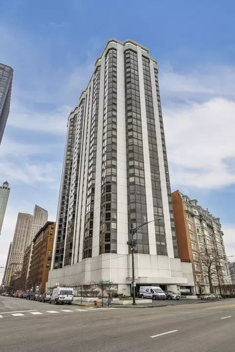 990 N Lake Shore Dr #33E, Chicago, IL 60611