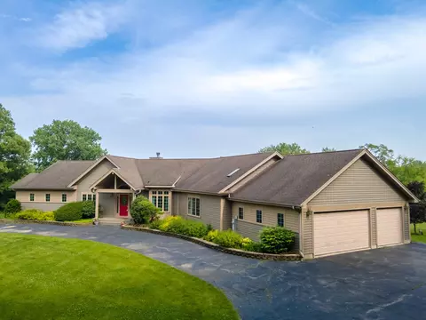29221 N Virginia Ln, Wauconda, IL 60084