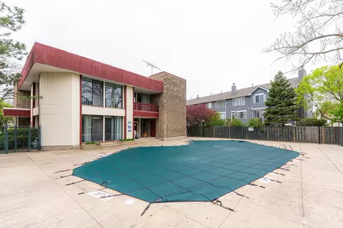 Exterior - 5550 Astor Ln #123, Rolling Meadows, IL 60008 photo 2 of 4