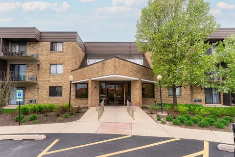 5550 Astor Ln #123, Rolling Meadows, IL 60008