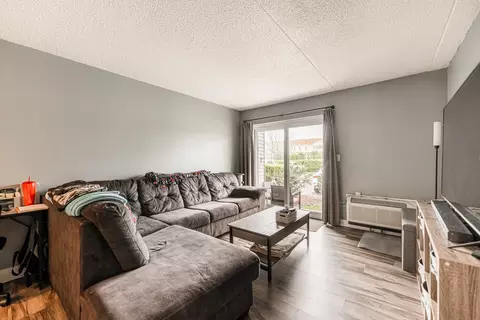 Living - 5550 Astor Ln #123, Rolling Meadows, IL 60008 photo 1 of 2