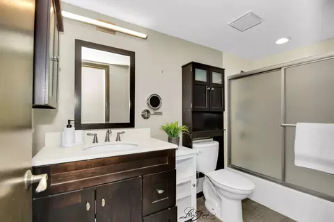 Bath - 1052 Florimond Dr, Elgin, IL 60123 photo 2 of 2