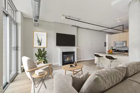 Living - 111 S Morgan St #709, Chicago, IL 60607 photo 7 of 8