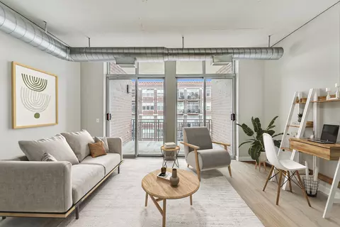 Living - 111 S Morgan St #709, Chicago, IL 60607 photo 1 of 8