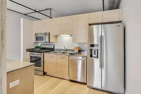 Kitchen - 111 S Morgan St #709, Chicago, IL 60607 photo 2 of 3