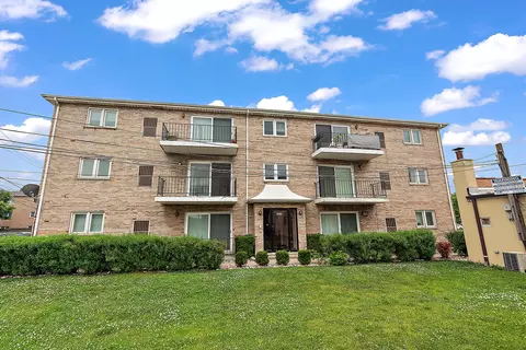 6035 S Archer Ave #2S, Chicago, IL 60638