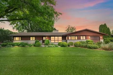 115 Thornbrook Rd, Dekalb, IL 60115