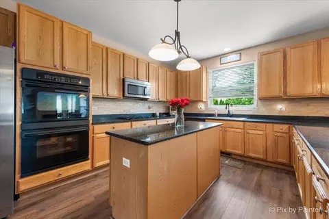585 Waterford Rd, Elgin, IL 60124 photo 14