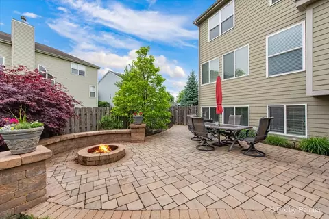 585 Waterford Rd, Elgin, IL 60124 photo 5