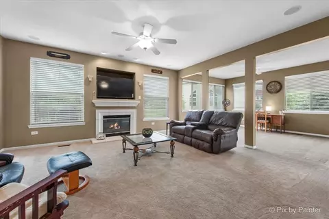 585 Waterford Rd, Elgin, IL 60124 photo 21