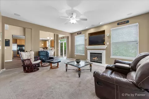 585 Waterford Rd, Elgin, IL 60124 photo 20