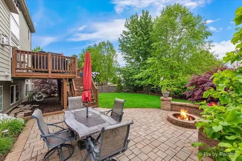 585 Waterford Rd, Elgin, IL 60124 photo 4