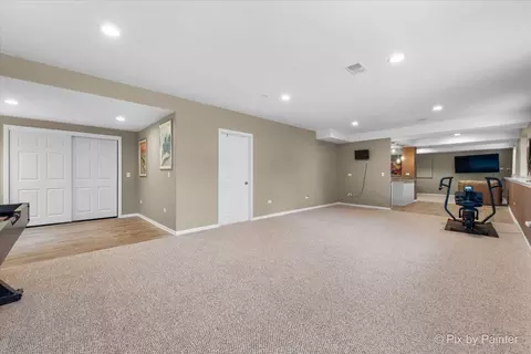 585 Waterford Rd, Elgin, IL 60124 photo 48