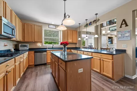 585 Waterford Rd, Elgin, IL 60124 photo 13