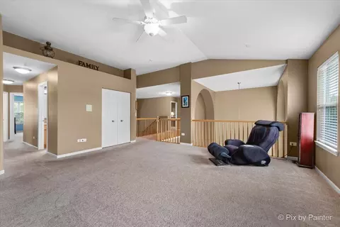 585 Waterford Rd, Elgin, IL 60124 photo 28