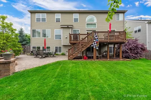 585 Waterford Rd, Elgin, IL 60124 photo 2