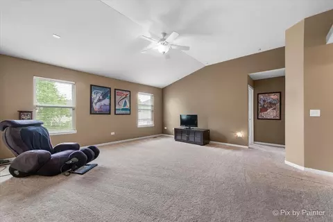 585 Waterford Rd, Elgin, IL 60124 photo 27