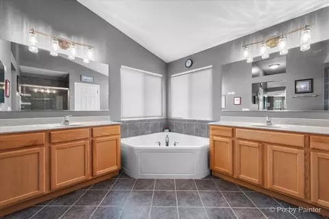 585 Waterford Rd, Elgin, IL 60124 photo 32