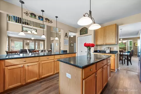585 Waterford Rd, Elgin, IL 60124 photo 15