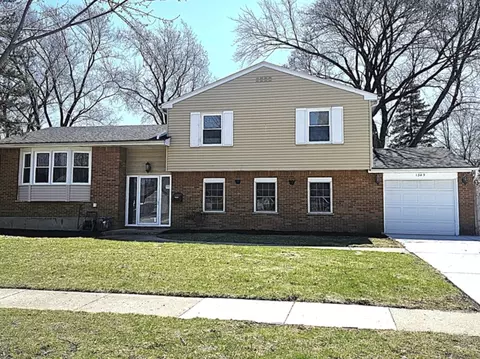 1343 E Anderson Dr, Palatine, IL 60074