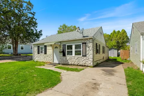 Exterior - 916 5th Ave, Aurora, IL 60505 photo 2 of 5