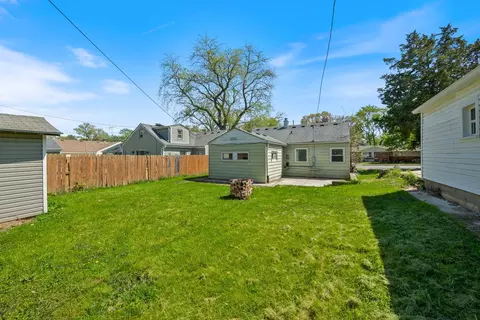 Exterior - 916 5th Ave, Aurora, IL 60505 photo 4 of 5