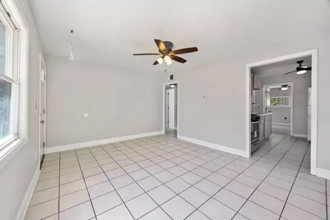 Living - 916 5th Ave, Aurora, IL 60505 photo 3 of 3