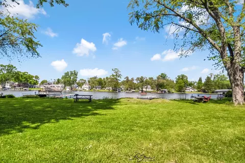 Exterior - 3019 Crescent Ave, Mchenry, IL 60050 photo 10 of 10