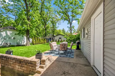 Exterior - 3019 Crescent Ave, Mchenry, IL 60050 photo 2 of 10