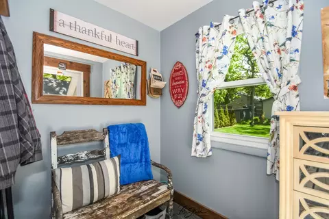 Entry Way - 3019 Crescent Ave, Mchenry, IL 60050 photo 1 of 1