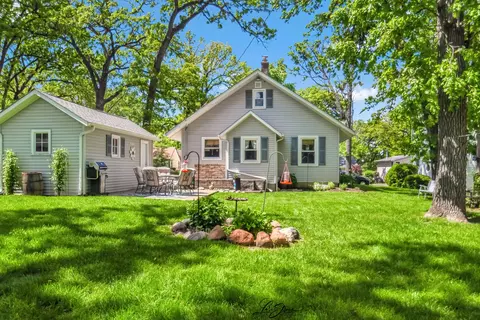 Exterior - 3019 Crescent Ave, Mchenry, IL 60050 photo 7 of 10